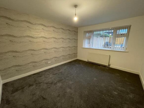 2 bed Semi-Detached Bungalow to rent Image 6
