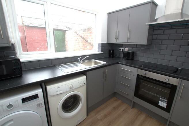 3 bed House to rent Image 8