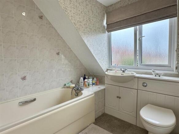5 bed Semi-Detached for sale Image 10