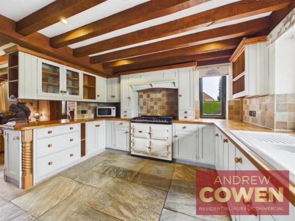 4 bed Detached for sale Image 7