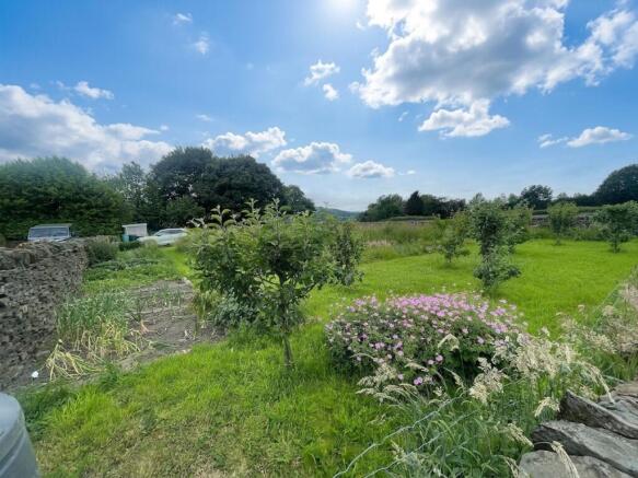 4 bed House for sale Image 7