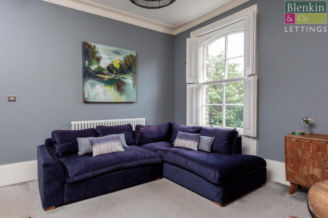 2 bed Apartment to rent Image 4