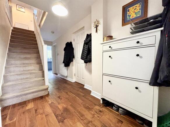 6 bed Detached for sale Image 12