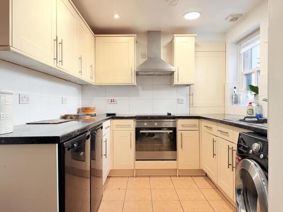 2 bed Flat for sale Image 4