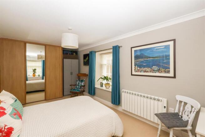 2 bed Apartment for sale Image 11