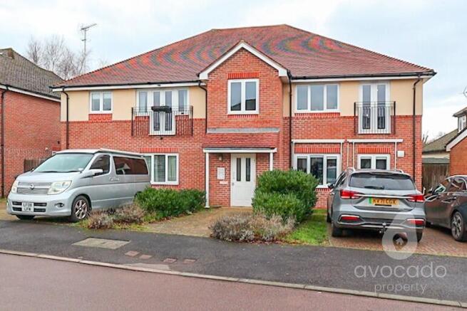2-bed flat on Sherrard Way, Mytchett, Camberley, Surrey, GU16 6AU, £250,000