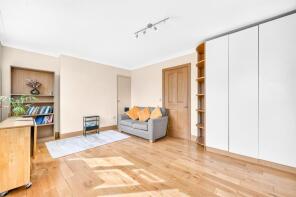 33, Walpole Close, West Ealing W13 9QG