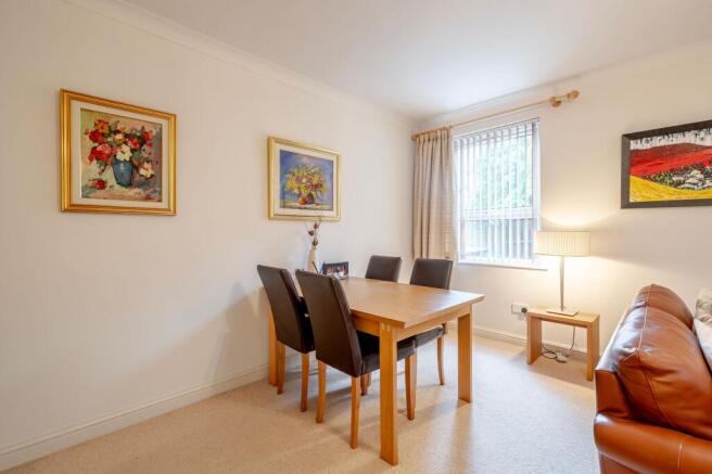 2 bed Flat for sale Image 6