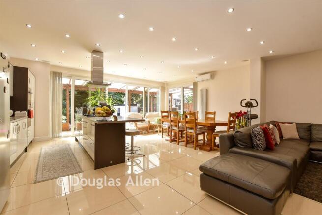 Kitchen/Dining Area
