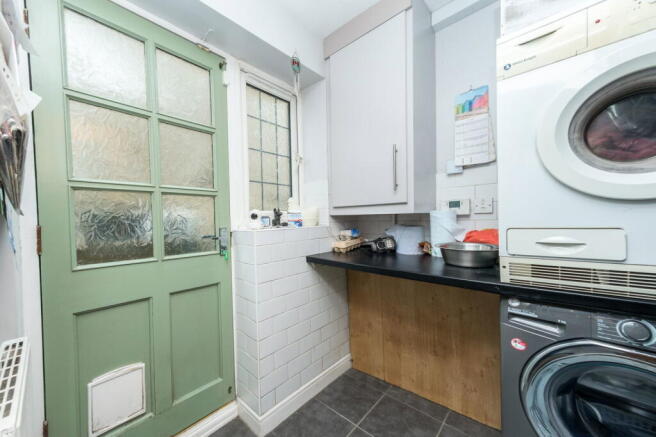 4 bed Detached for sale Image 9