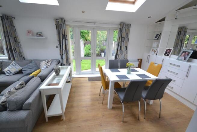 OPEN PLAN DINING AREA