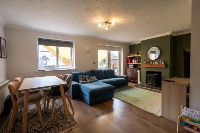 LOUNGE / DINING ROOM