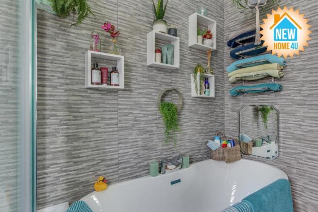 FAMILY BATHROOM: