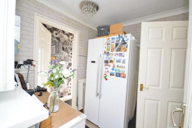 3 bed Semi-Detached for sale Image 8
