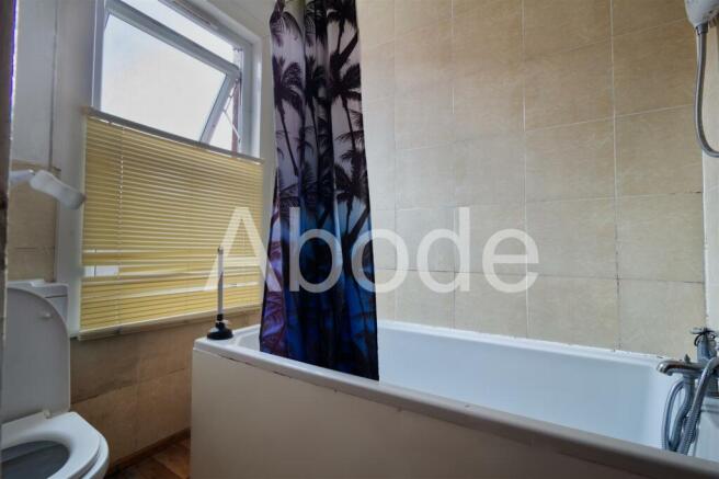 4 bed House to rent Image 7