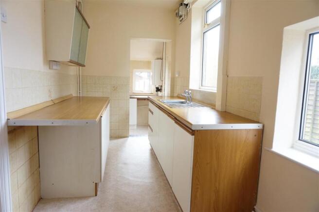 FITTED KITCHEN
