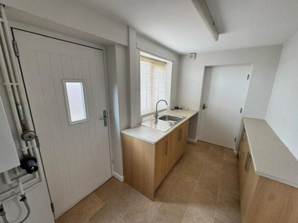 4 bed Detached to rent Image 6