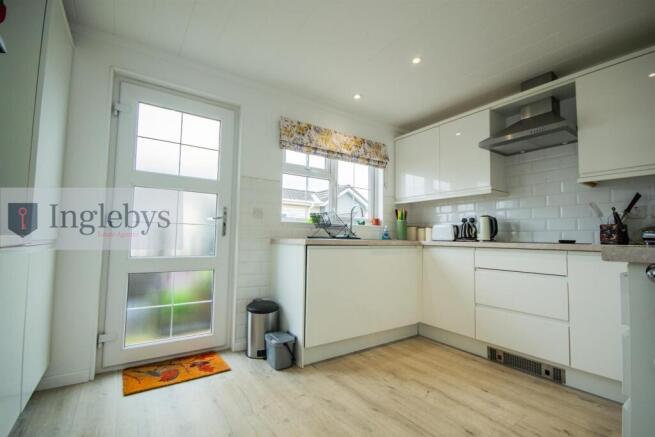 2 bed Park Home for sale Image 11