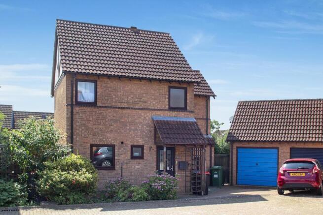 4-bed detached on Kempton Gardens, Bletchley, £385,000
