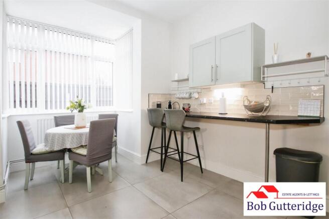 OPEN PLAN FITTED KITCHEN/DINING ROOM