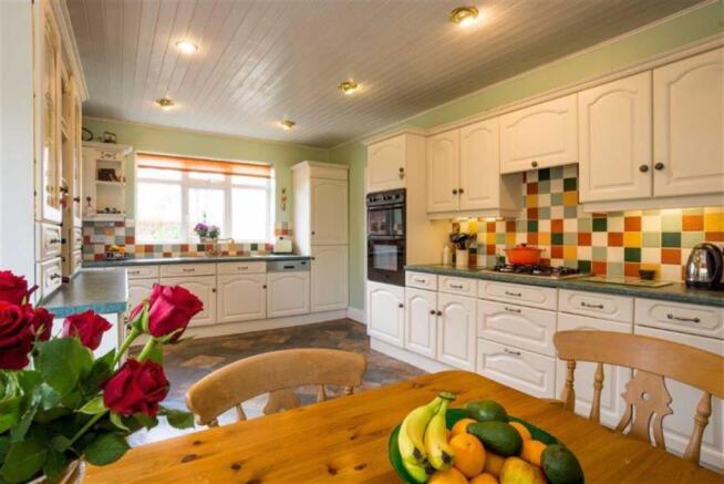 KITCHEN/BREAKFAST RO