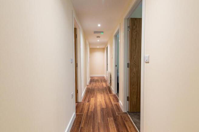 3 bed Apartment to rent Image 5