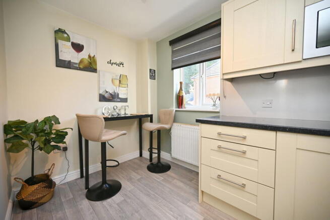 4 bed Semi-Detached for sale Image 11