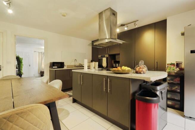 4 bed Semi-Detached for sale Image 7