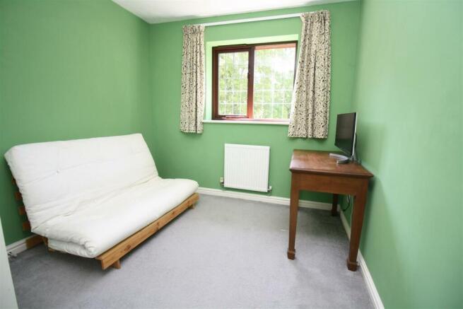 17 Longhedge bed 2.JPG