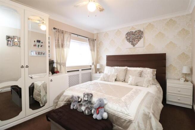 2 bed Flat for sale Image 6