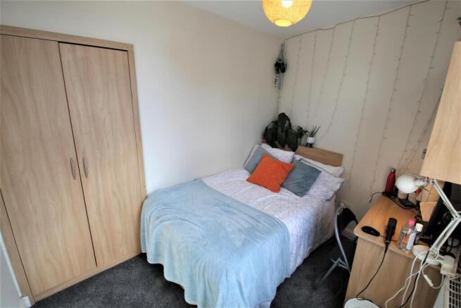 4 bed Terraced to rent Image 5