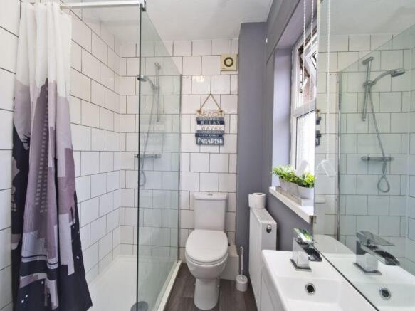 Family Bathroom 