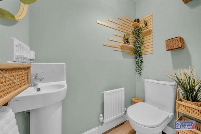 4 bed Detached for sale Image 11