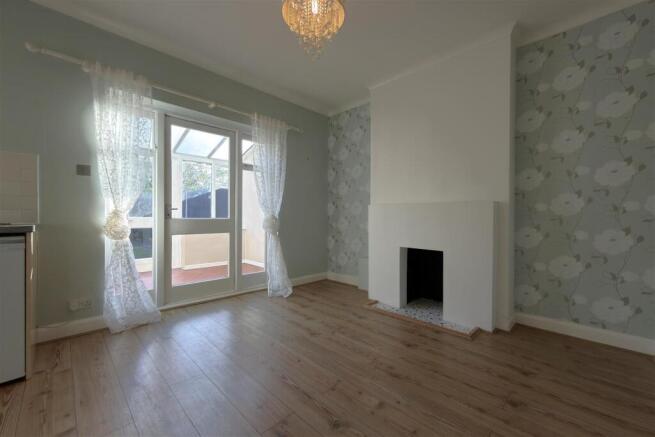 KITCHEN & DINING ROOM