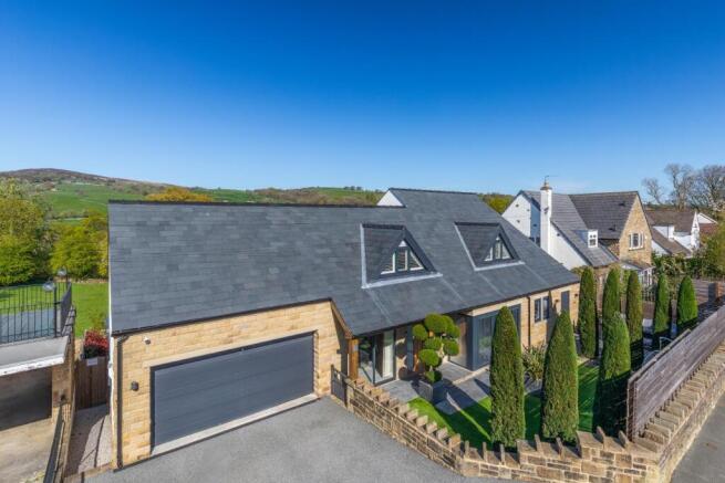 5 bed Detached for sale Image 7
