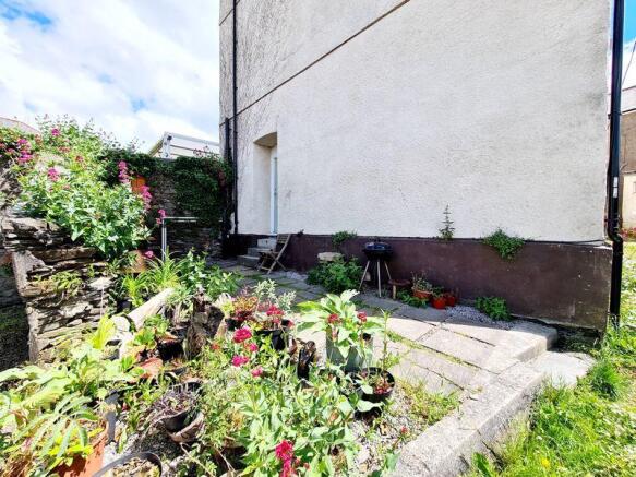 Rear communal ...