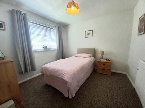 3 Ochil Close Bed 2.jpg