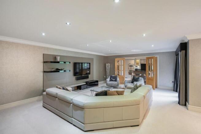 103009_Apartment 9 Brockenhurst House Brockenhurst