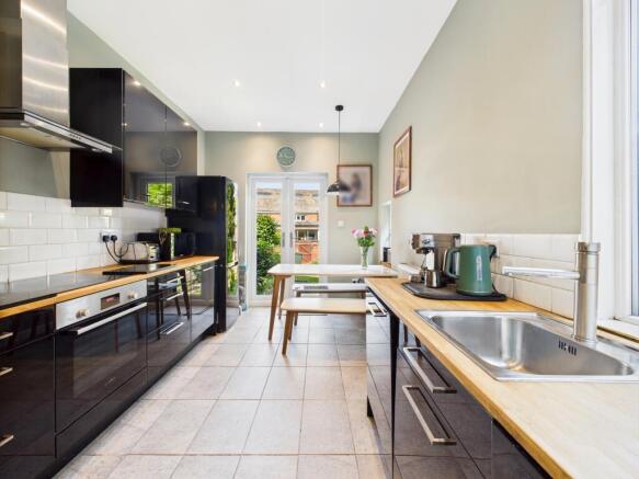 CAM05192G0-PR0123-STILL012