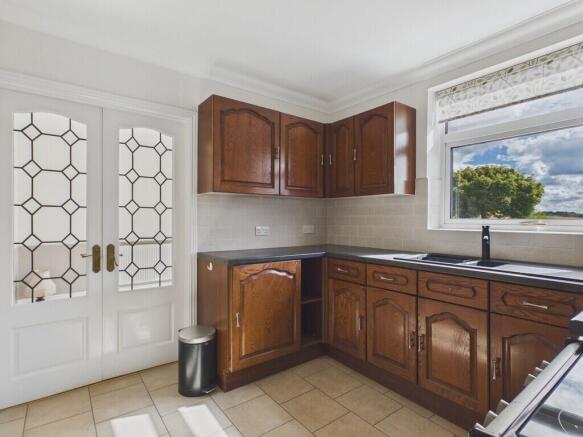 3 bed Semi-Detached for sale Image 6