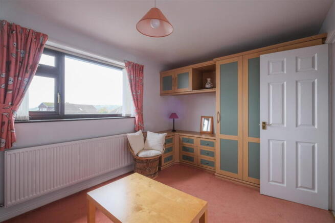 4 bed Semi-Detached for sale Image 12