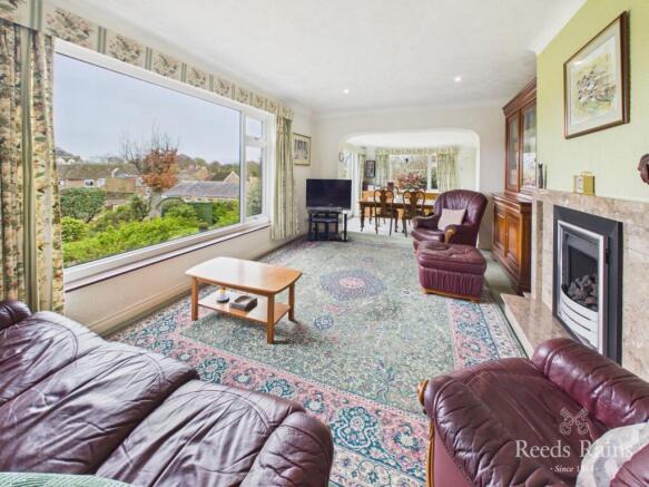 4 bed Bungalow for sale Image 4