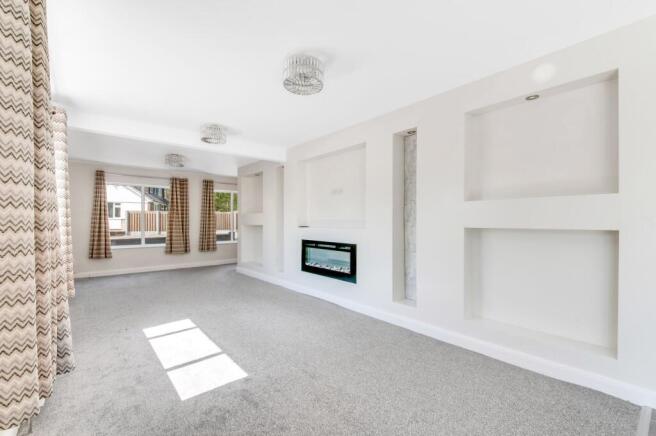 4 bed House for sale Image 9
