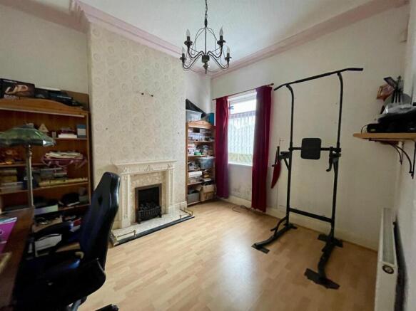 5 bed Semi-Detached for sale Image 4