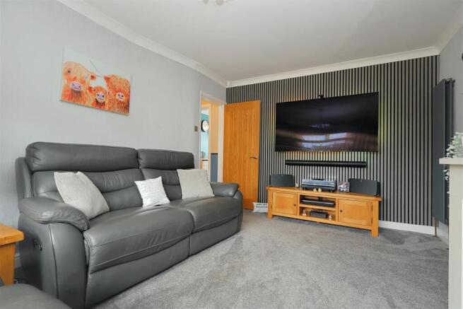 3 bed Semi-Detached for sale Image 8