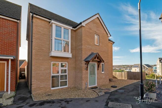 3-bed detached on 22, Royal Architects Road, East Cowes, £365,000