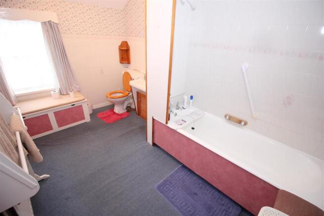 Bathroom.JPG
