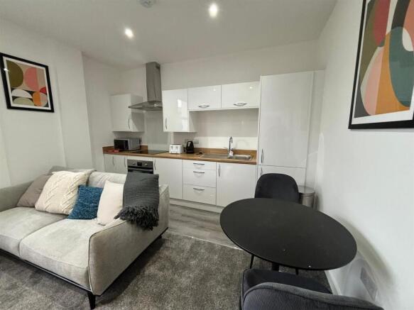 1 bed Apartment to rent Image 4