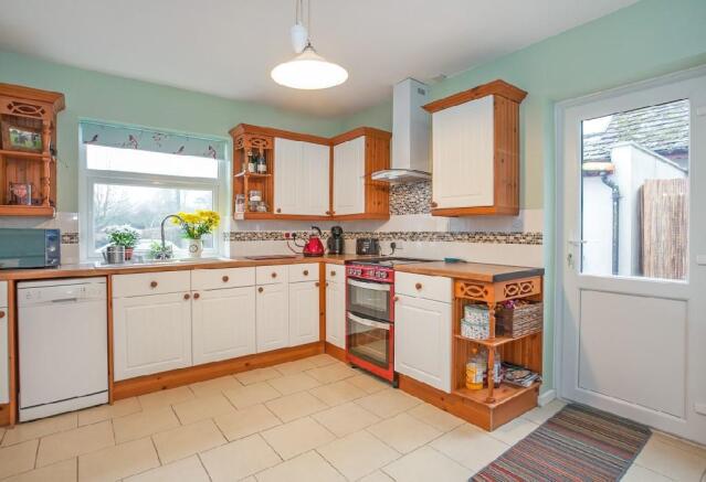 Kitchen 2.jpg