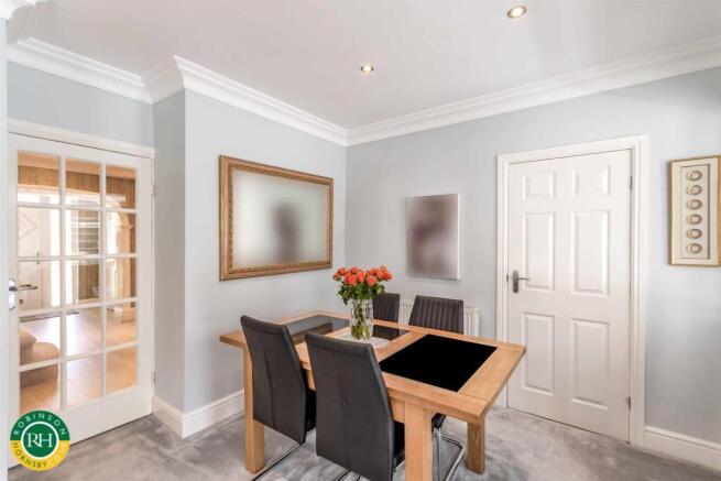 4 bed Semi-Detached for sale Image 8